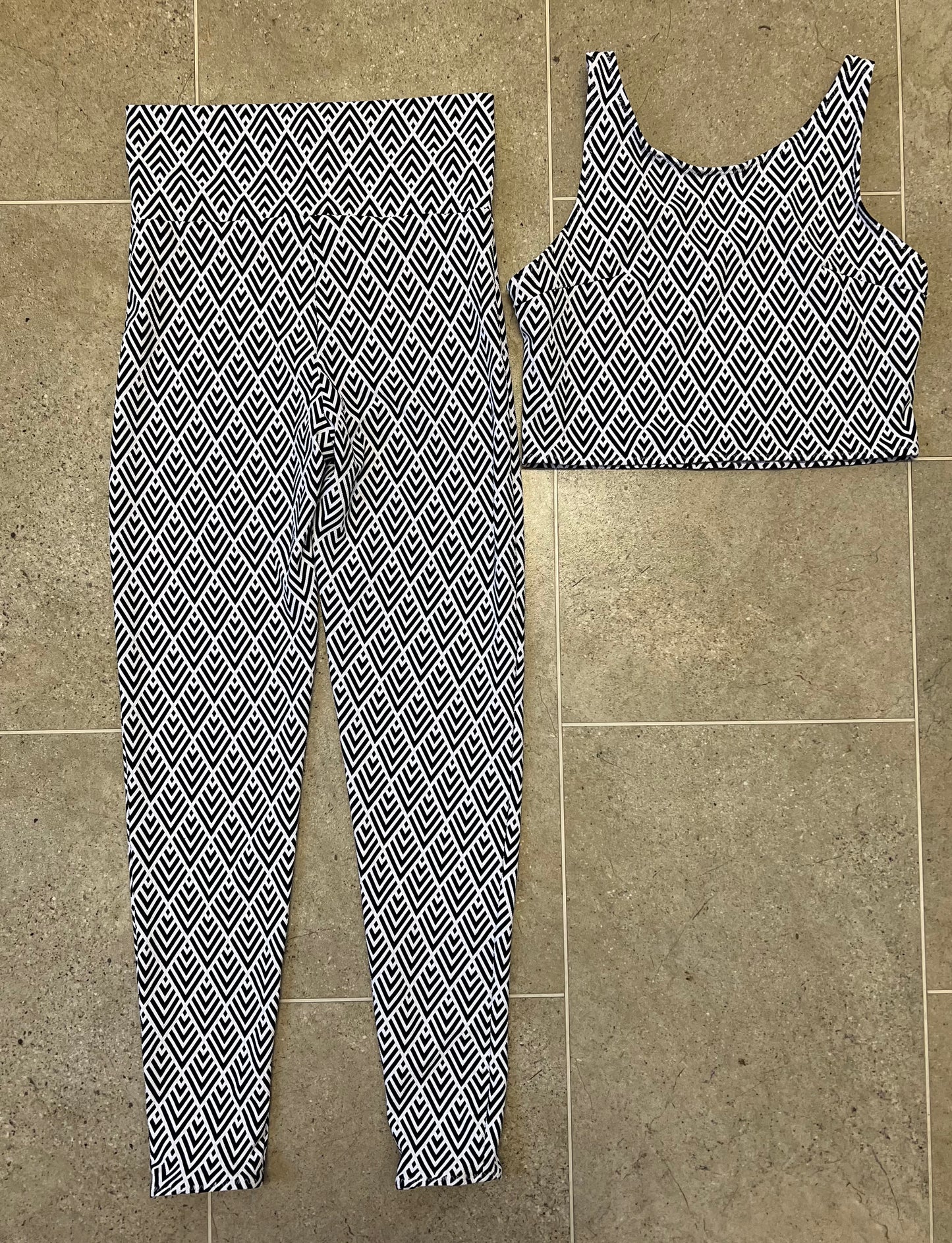 Mono Aztec Leggings